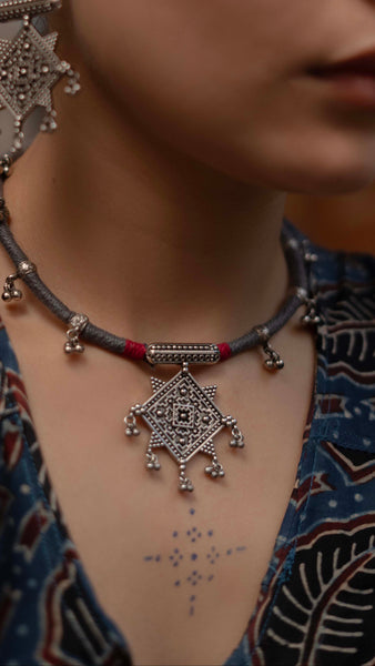 Shilpi Thread Choker