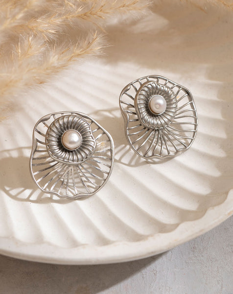 Kaii Studs Silver and Pearl